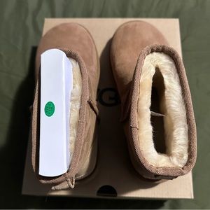 Woman’s ugg boots brand new